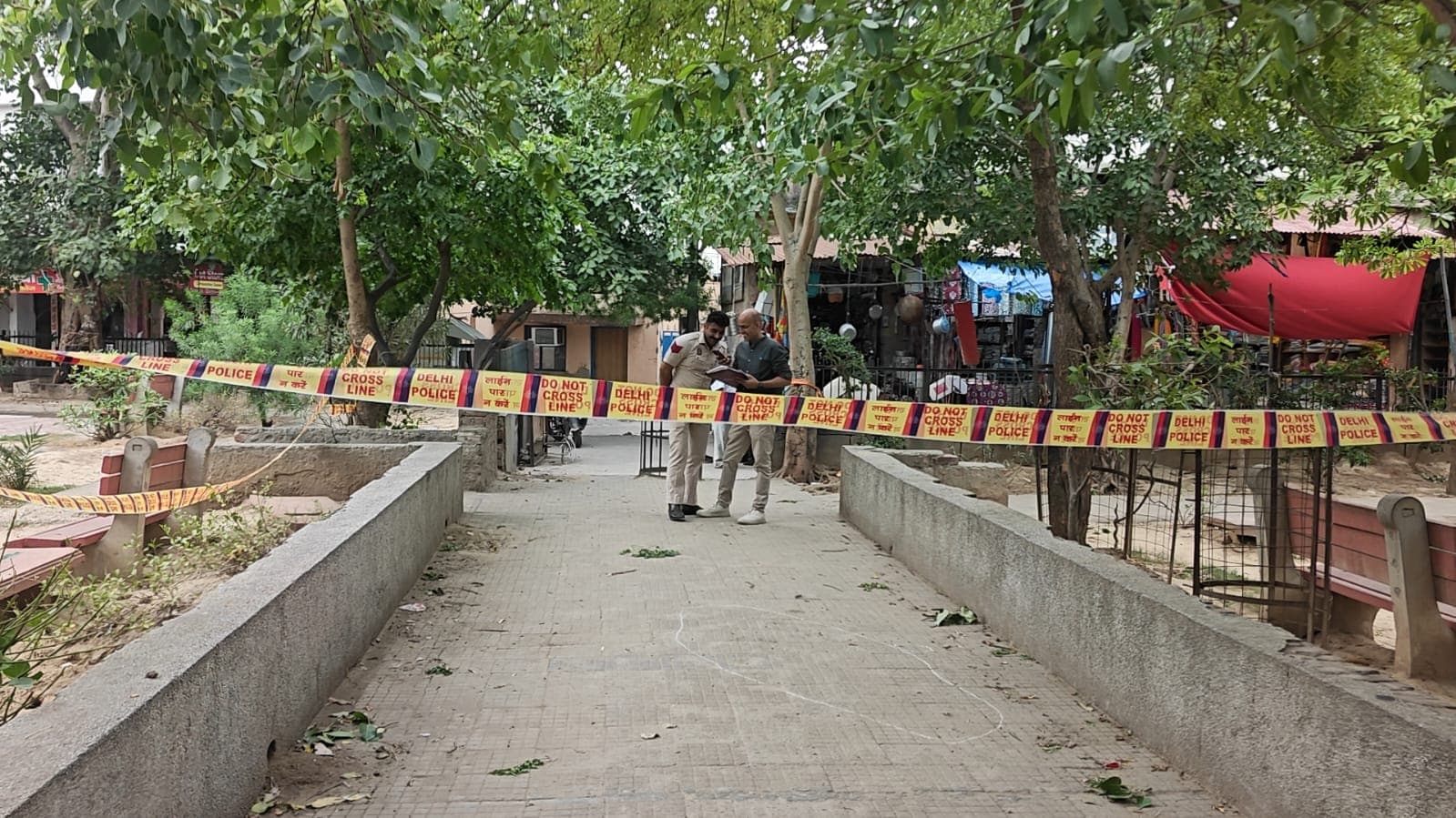 दिल्ली : नरेला में 17 वर्षीय नाबालिग पर चाकू से ताबड़तोड़ हमला, हालत गंभीर; जांच में जुटी नरेला थाना पुलिस