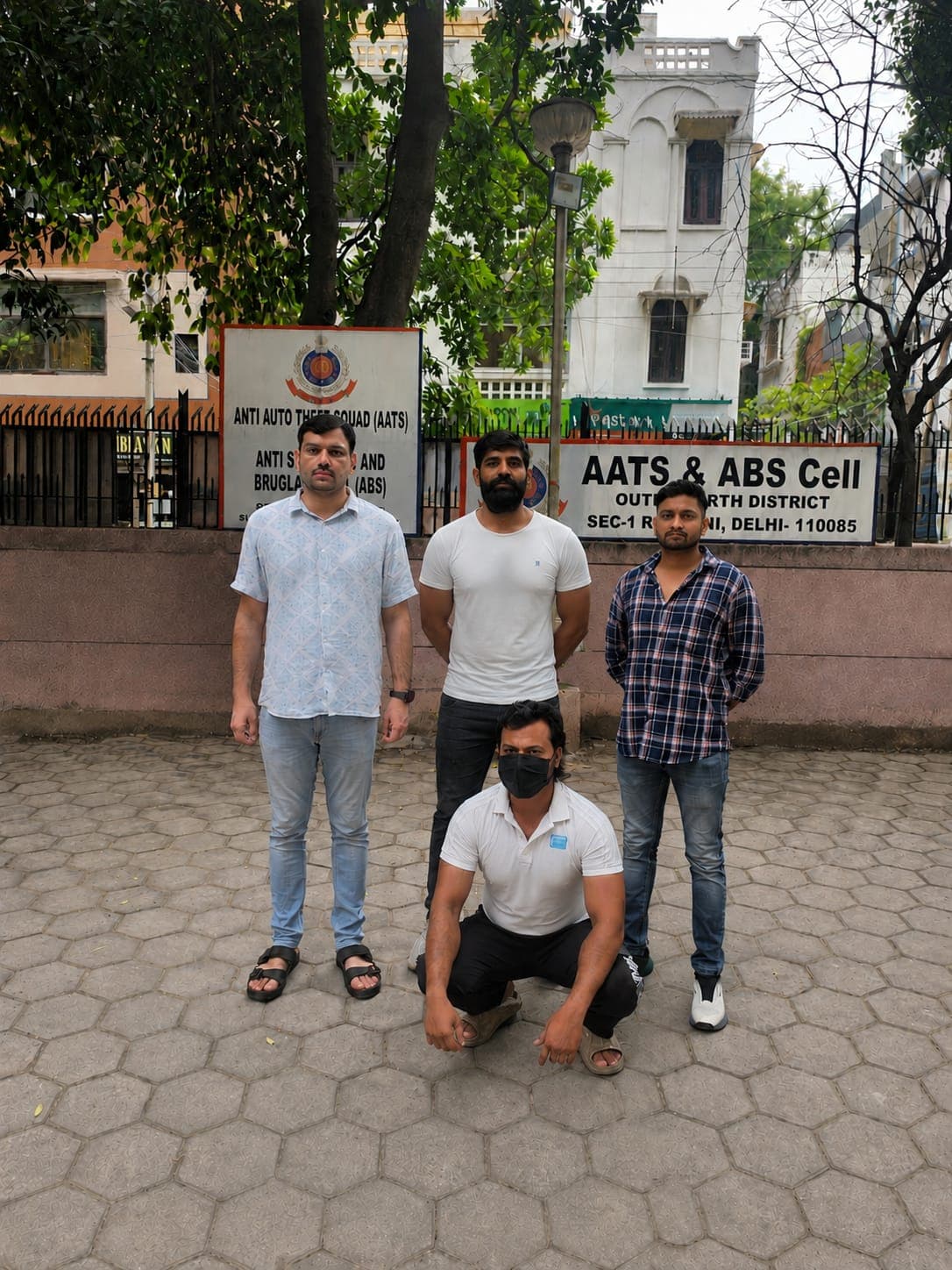 दिल्ली पुलिस का बड़ा एक्शन: नरेला का 6 मुकदमों का आरोपी देवेंद्र उर्फ देव गिरफ्तार!