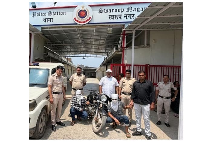 स्वरूप नगर में महिला से मोबाइल छीनकर भागने वाले दो शातिर आरोपी गिरफ्तार