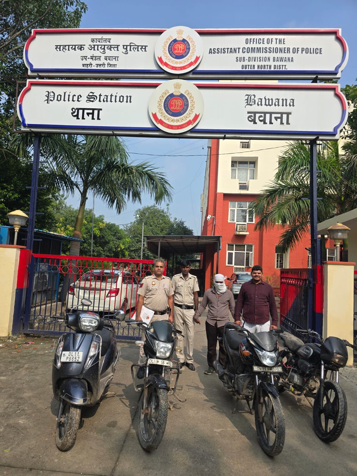 नरेला-बवाना में वाहन चोरी करने वाले आरोपी को पुलिस ने दबोचा, 4 चोरी के दोपहिया वाहन बरामद