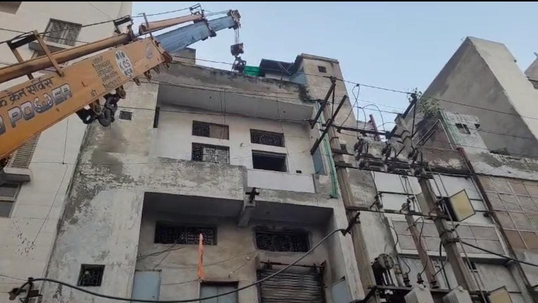 Delhi : मंगोलपुरी इंडस्ट्रियल एरिया में करंट का कहर, मजदूर की मौत, दो घायल