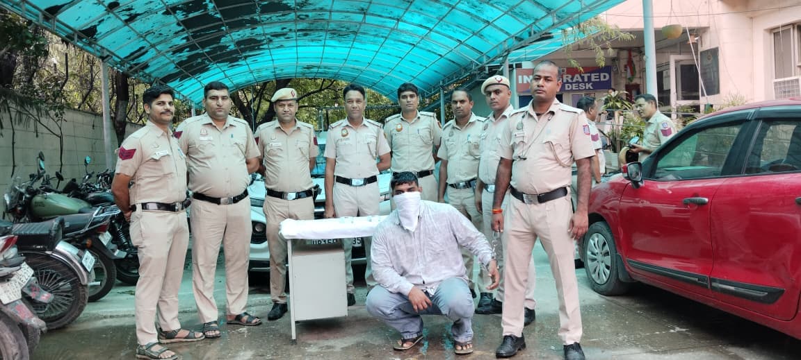 Delhi : स्वतंत्रता दिवस से पहले मुखर्जी नगर पुलिस की बड़ी कार्रवाई, ऑटोमैटिक पिस्तौल और 15 कारतूस के साथ आरोपी गिरफ्तार