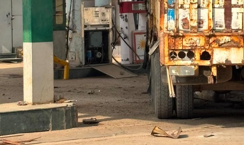 दिल्ली में बड़ा हादसा: CNG सिलेंडर फटने से दो लोगों की मौत!