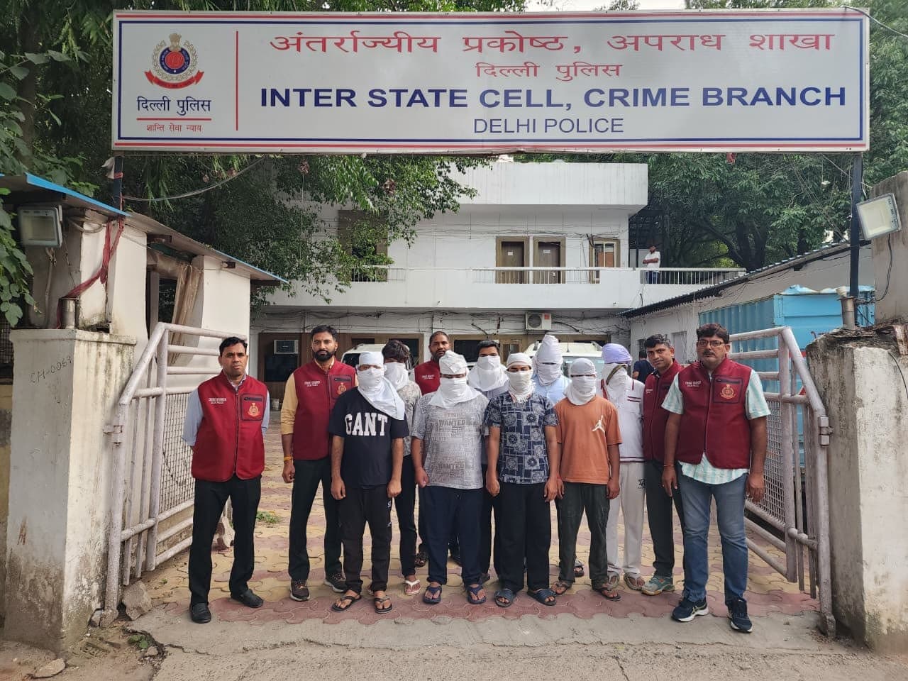 दिल्ली क्राइम ब्रांच का बड़ा एक्शन: ₹9 करोड़ की अवैध और नकली एंटी-कैंसर दवाओं के अंतरराज्यीय सिंडिकेट का भंडाफोड़, 17 गिरफ्तार..!