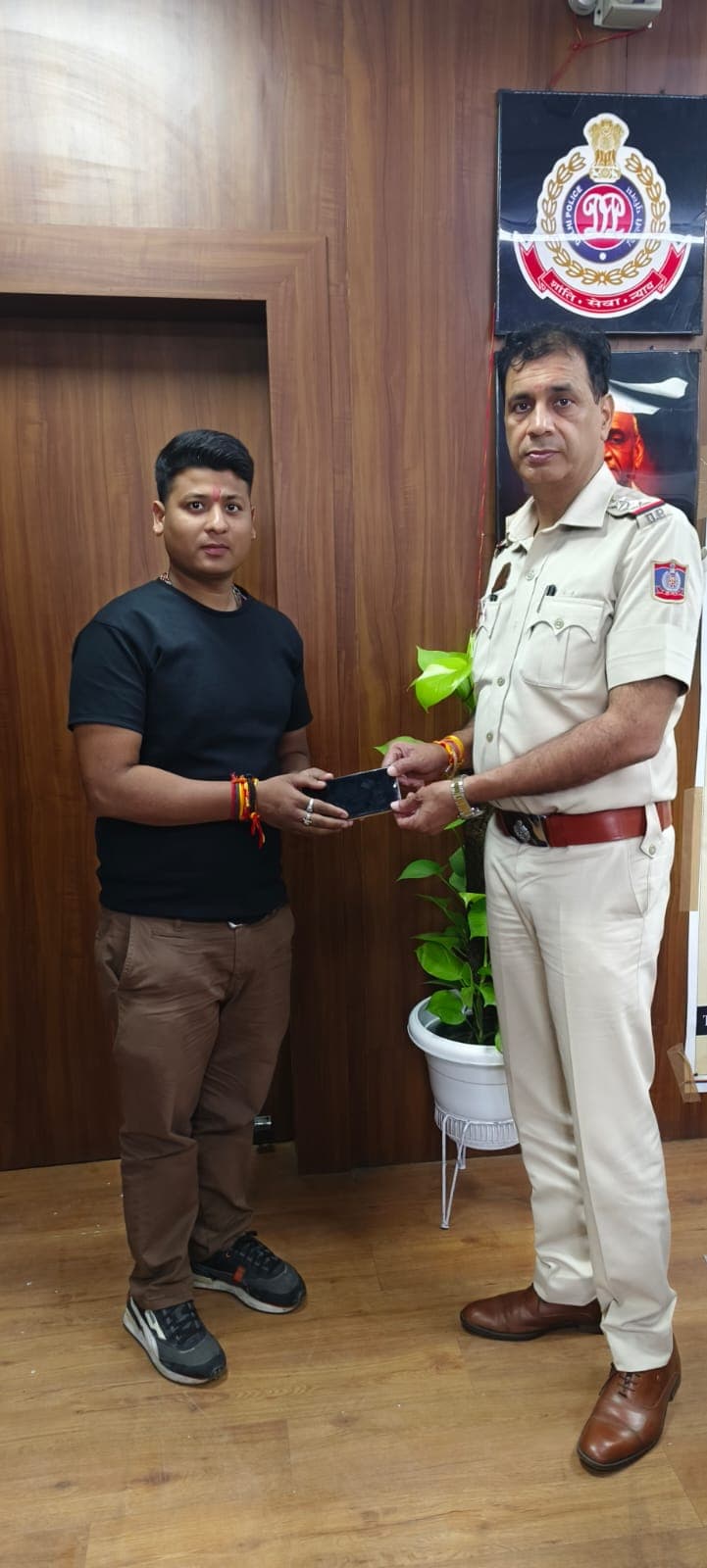 ऑपरेशन विश्वास: रक्षाबंधन पर दिल्ली पुलिस ने लौटाई 15 लोगों की खोई खुशियां