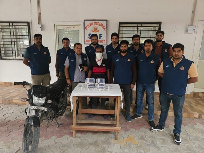 Delhi : वजीराबाद में मुठभेड़ के बाद गैंग से जुड़ा कथित शूटर गिरफ्तार, पुलिस पर भी की फायरिंग