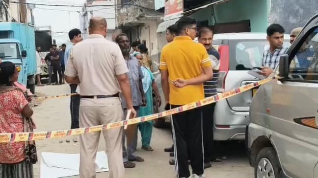 शाहबाद डेरी में सनसनीखेज मामला, युवक की मौत के बाद पुलिस और फॉरेंसिक टीम ने शुरू की जांच