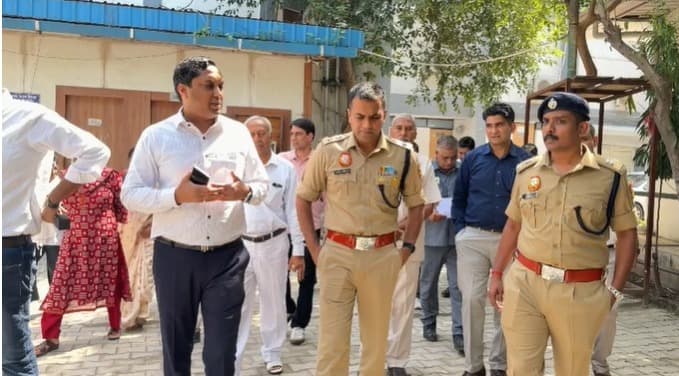 दिल्ली पुलिस की अनूठी पहल: आउटर नॉर्थ डिस्ट्रिक्ट में वरिष्ठ नागरिकों के लिए ‘वरिष्ठ नागरिक पंजीकरण मेला और स्वास्थ्य शिविर’ का आयोजन..!