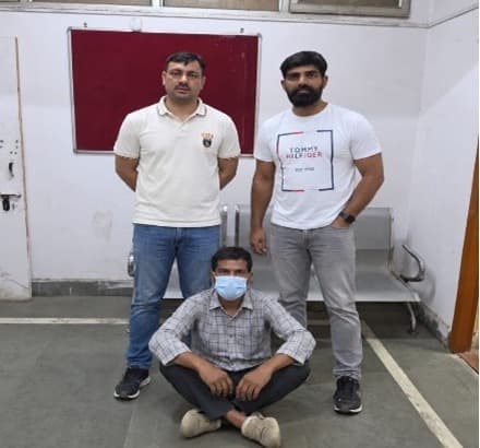 आउटर नॉर्थ पुलिस की बड़ी कामयाबी, लंबे समय से फरार घोषित अपराधी गिरफ्तार