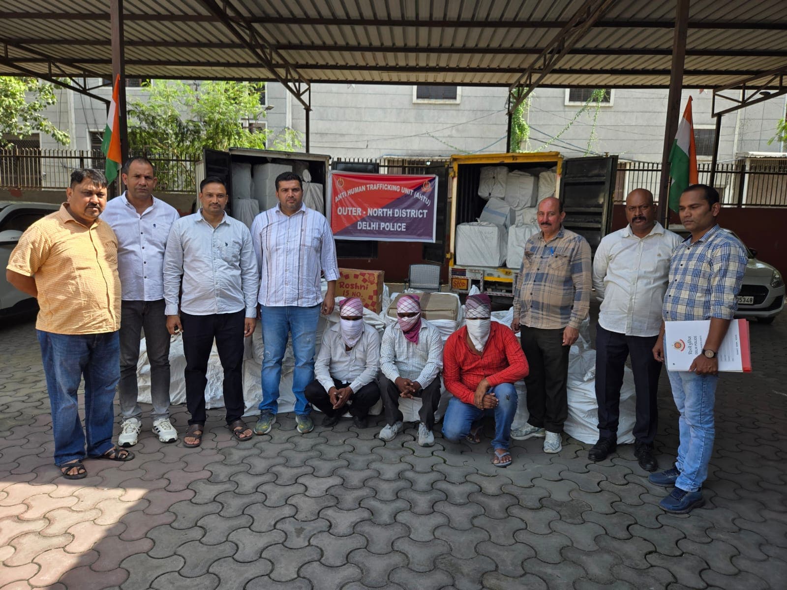 हरियाणा से दिल्ली आ रही थी पटाखों की खेप, 2 टाटा ऐस समेत 3 आरोपी गिरफ्तार