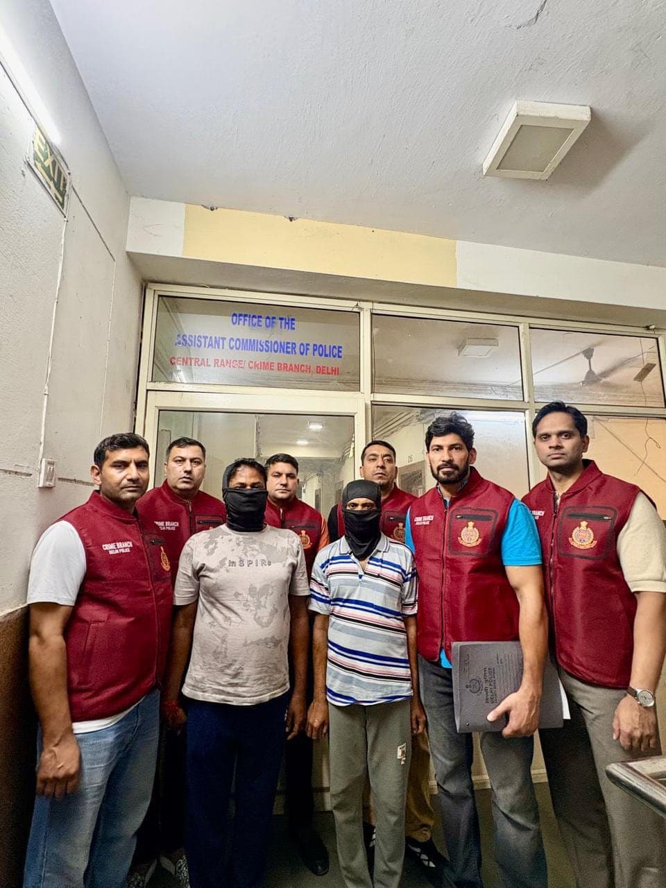 दिल्ली पुलिस क्राइम ब्रांच ने पश्चिम बंगाल से दबोचे 10-10 हजार के इनामी दो भगोड़े भाई..!