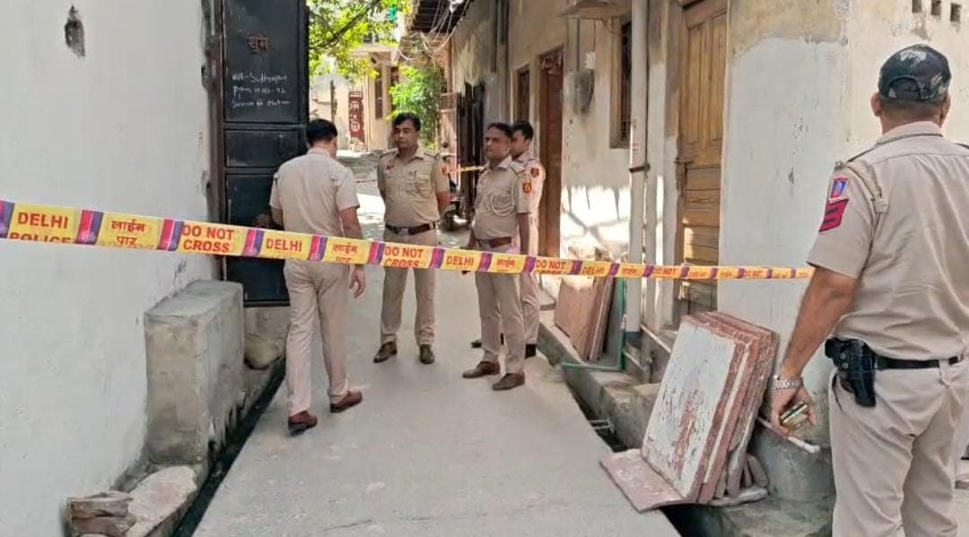 Crime : बाहरी उत्तरी दिल्ली के सुल्तानपुर डबास में आंगनवाड़ी कार्यकर्ता की गोली मारकर हत्या..!
