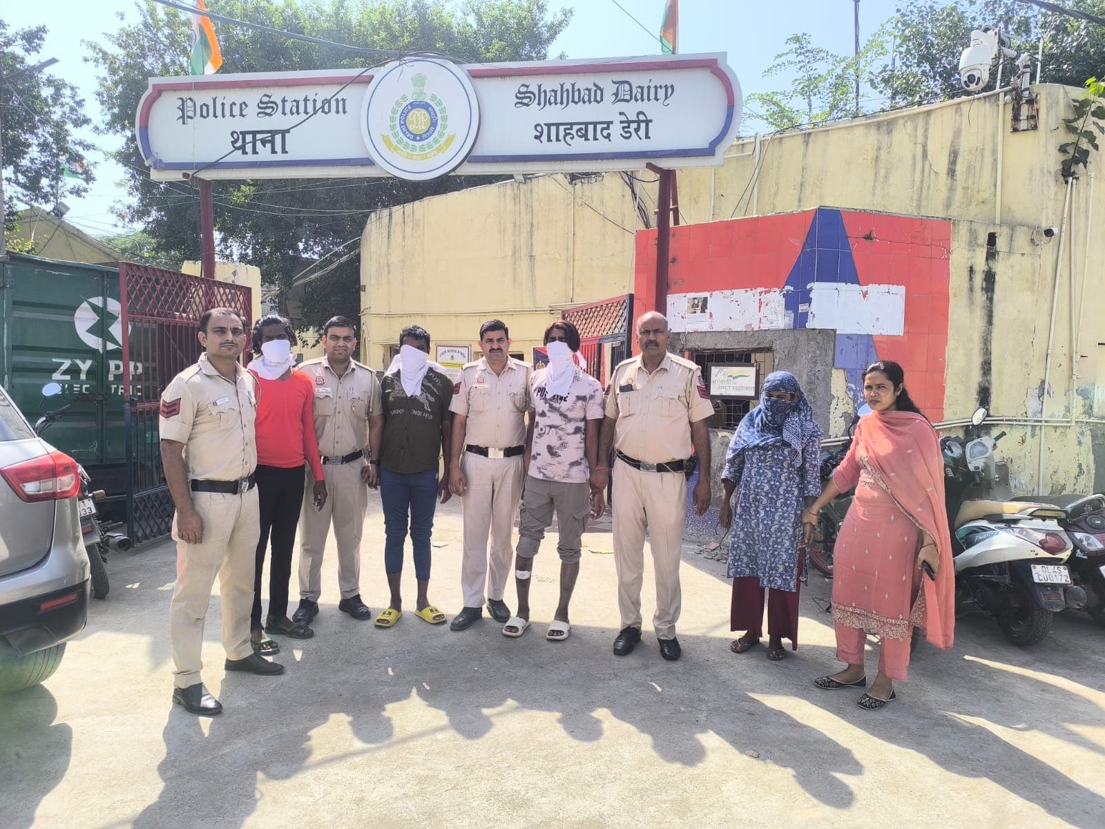 Delhi : शाहबाद डेयरी पुलिस की त्वरित कार्रवाई: अंधे कत्ल की गुत्थी कुछ ही घंटों में सुलझी, महिला समेत 04 मुख्य आरोपी गिरफ्तार...!