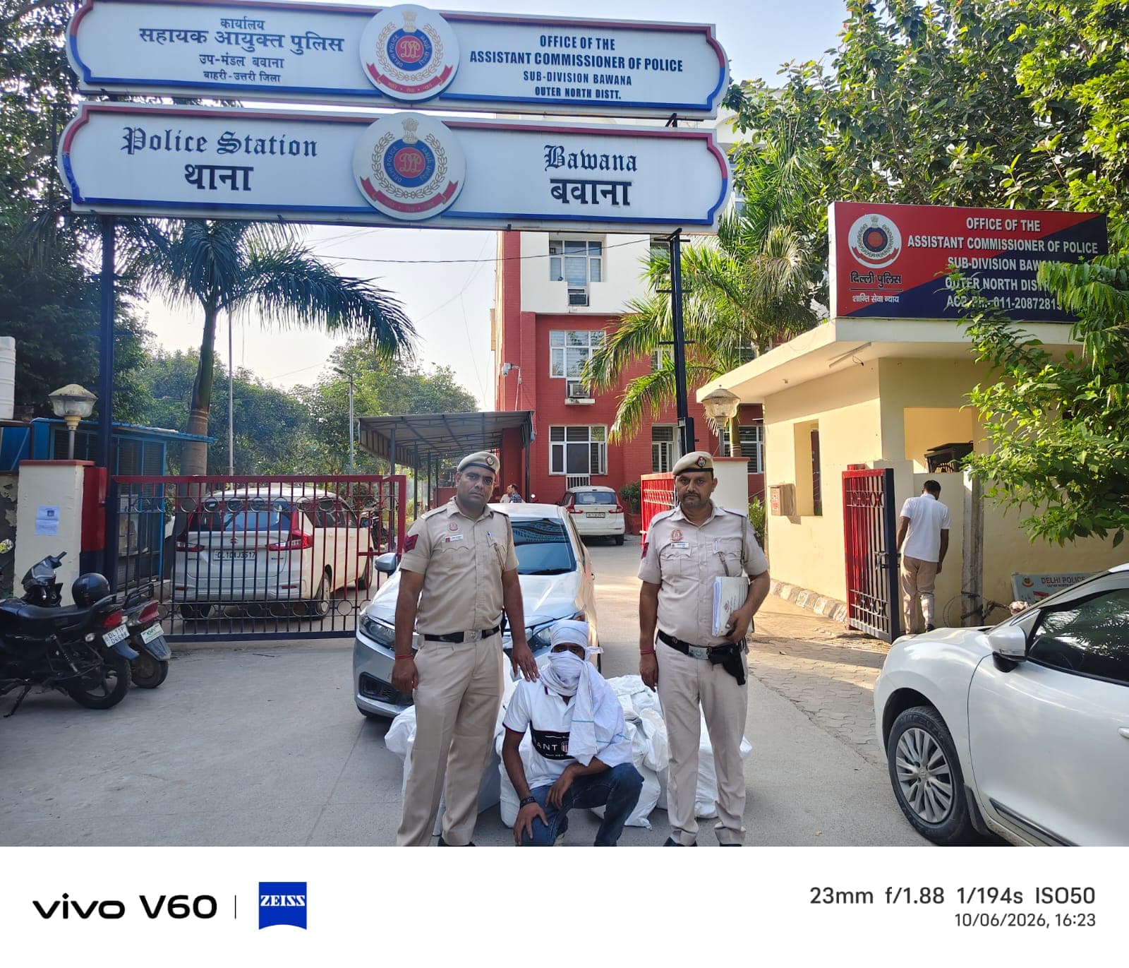 दिल्ली : बवाना थाना पुलिस की बड़ी कार्रवाई: 1,800 क्वार्टर अवैध शराब के साथ होंडा अमेज कार जब्त, आरोपी गिरफ्तार..!