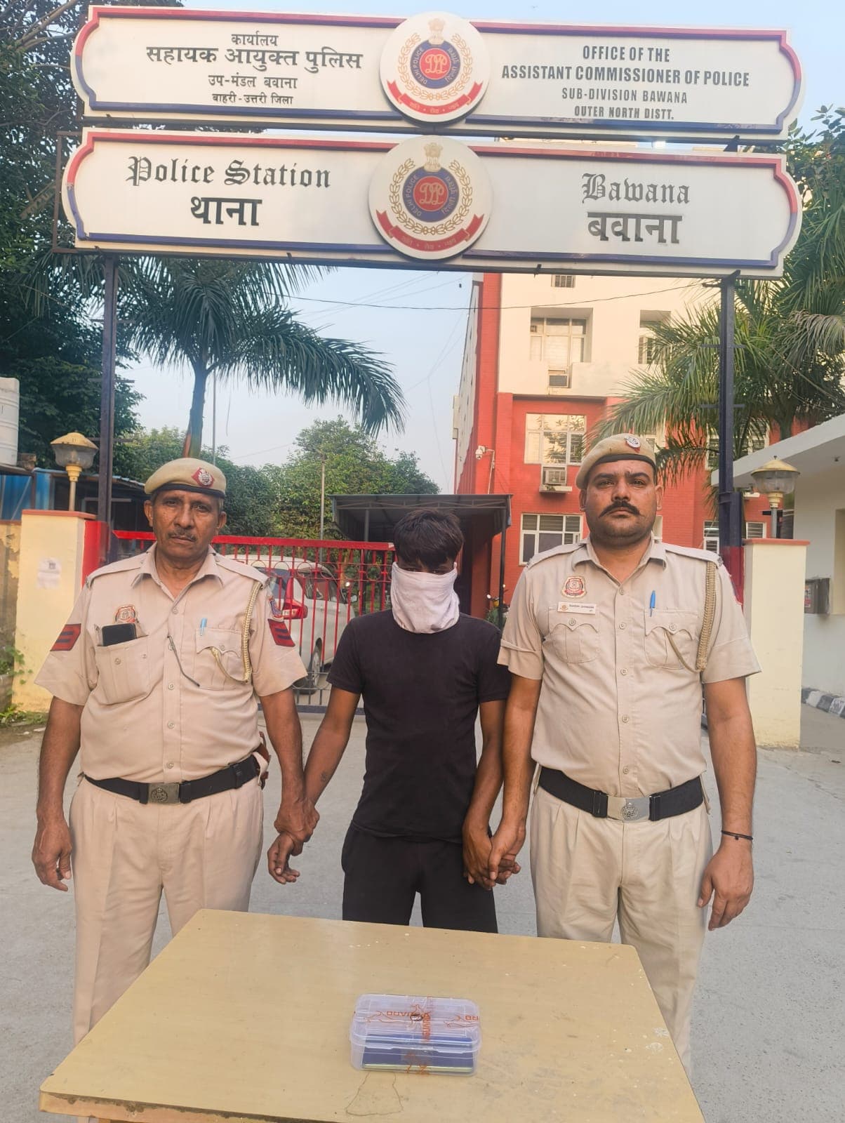 दिल्ली : बवाना थाना पुलिस की बड़ी कामयाबी: झपटमारी का मामला सुलझा, शातिर आरोपी गिरफ्तार, छीना गया मोबाइल फोन बरामद..!