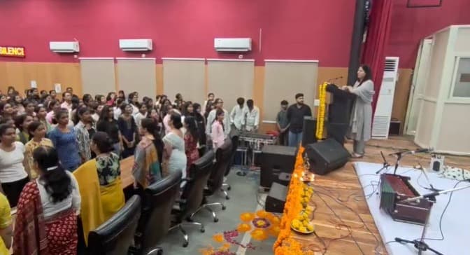 महिला सुरक्षा को लेकर दिल्ली महिला आयोग का छात्राओं से संवाद, बवाना के अदिति कॉलेज पहुंचीं अध्यक्षा लता गुप्ता