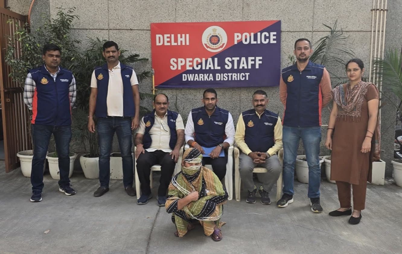 Delhi : द्वारका जिला पुलिस की कार्रवाई, महिला तस्कर गिरफ्तार; 5 किलो से अधिक गांजा बरामद