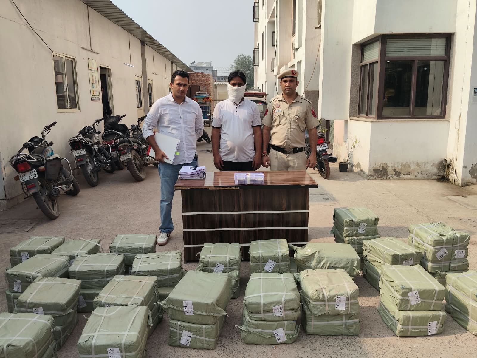 Delhi : समयपुर बादली में ₹11.50 लाख के सामान के गबन का खुलासा, आरोपी गिरफ्तार