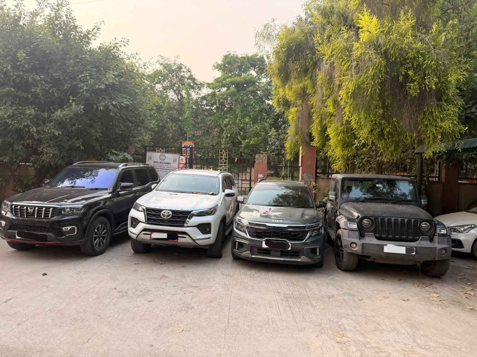Delhi : रोहिणी STF का बड़ा एक्शन! थार, फॉर्च्यूनर समेत चार चोरी की लग्जरी गाड़ियां बरामद, दो आरोपी गिरफ्तार