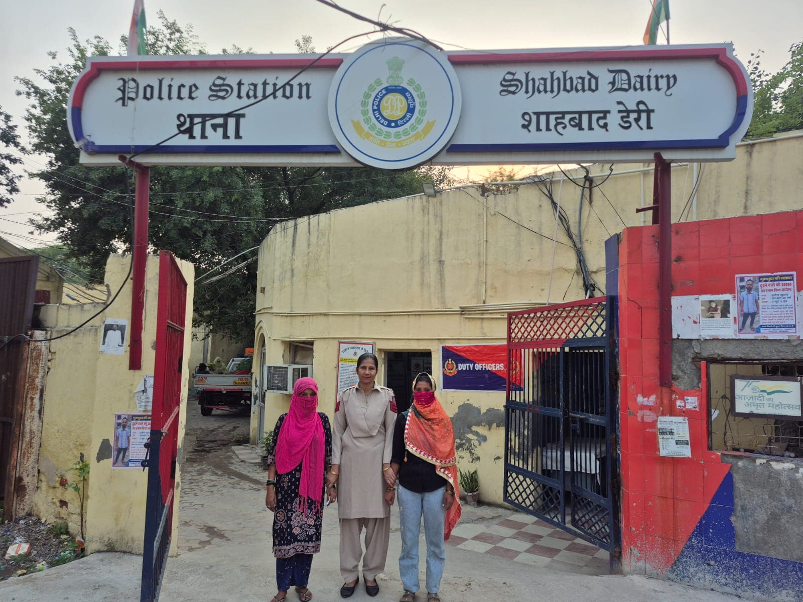 Delhi : अस्पताल जाने के बहाने रोकी कार, 15 ग्राम सोने की चेन लूटने वाली दो महिलाएं गिरफ्तार!
