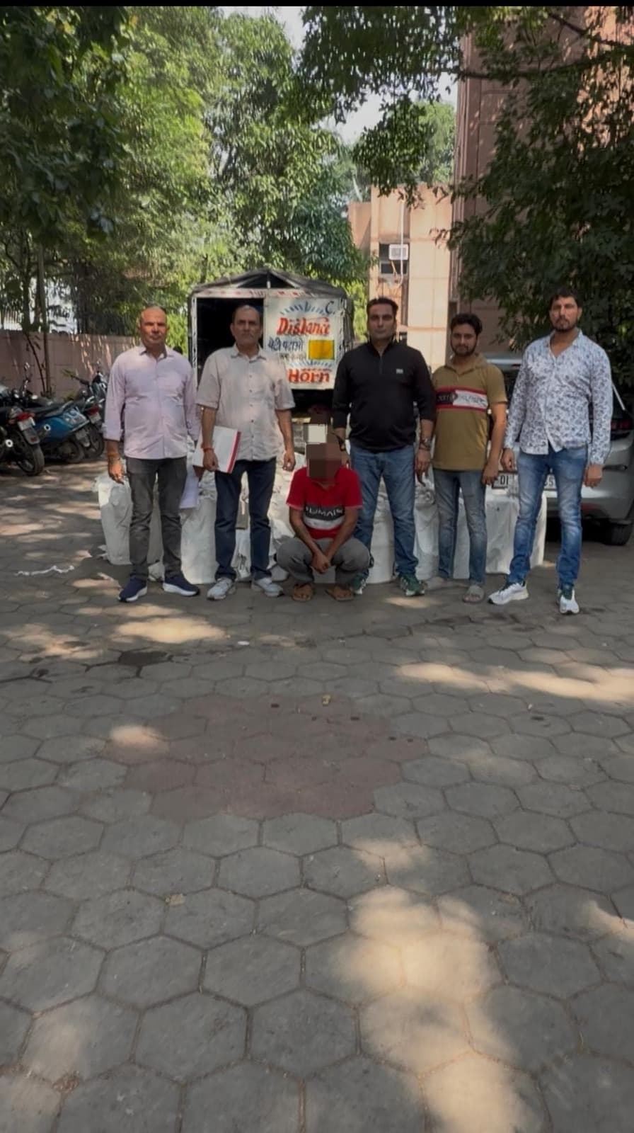 भलस्वा डेयरी में पटाखों का अवैध भंडारण पकड़ा, 338 किलो से ज्यादा पटाखे जब्त