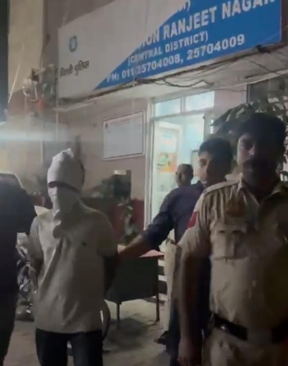 Delhi : पटेल रोड पर मोबाइल स्नैचिंग के बाद भागे बदमाश, 50 CCTV कैमरों की मदद से 72 घंटे में खुलासा