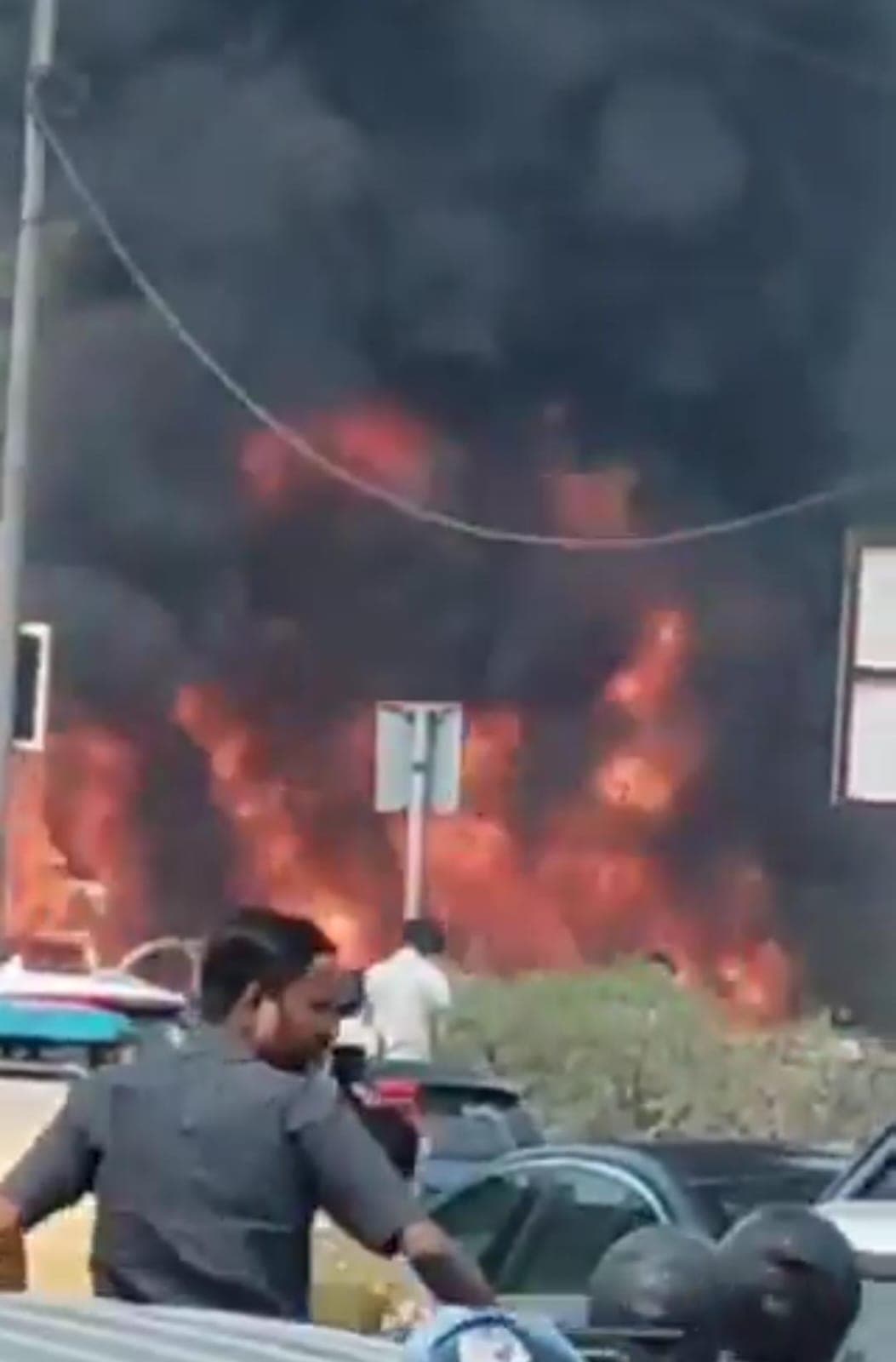 Delhi : शाहीन बाग में डीजल से भरे छोटा हाथी वाहन में लगी आग, सुरक्षा मानकों पर उठे सवाल