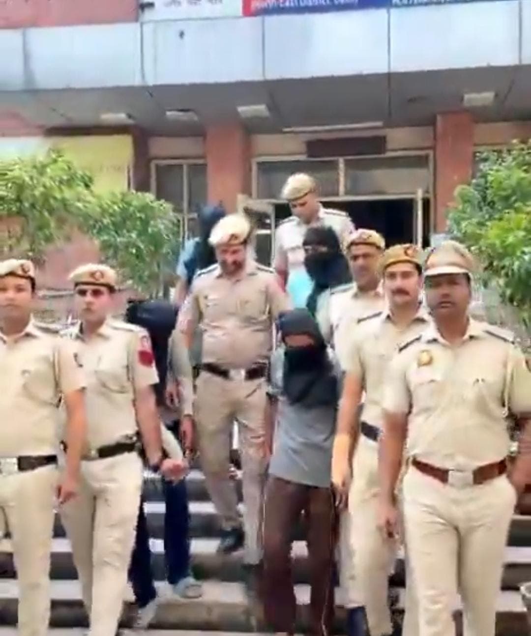 Delhi : कारोबारी के घर आधी रात फायरिंग से दहशत, ‘मास्टरजी’ समेत 4 गिरफ्तार