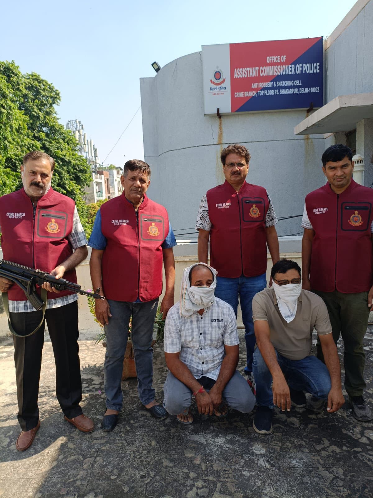Delhi : दिल्ली में नकली ENO और FeviKwik बनाने वाले नेटवर्क का भंडाफोड़, लाखों सैशे बरामद